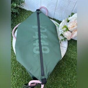 P448 Riviera Collection
I'M A COOLER BAG
Green/pink New